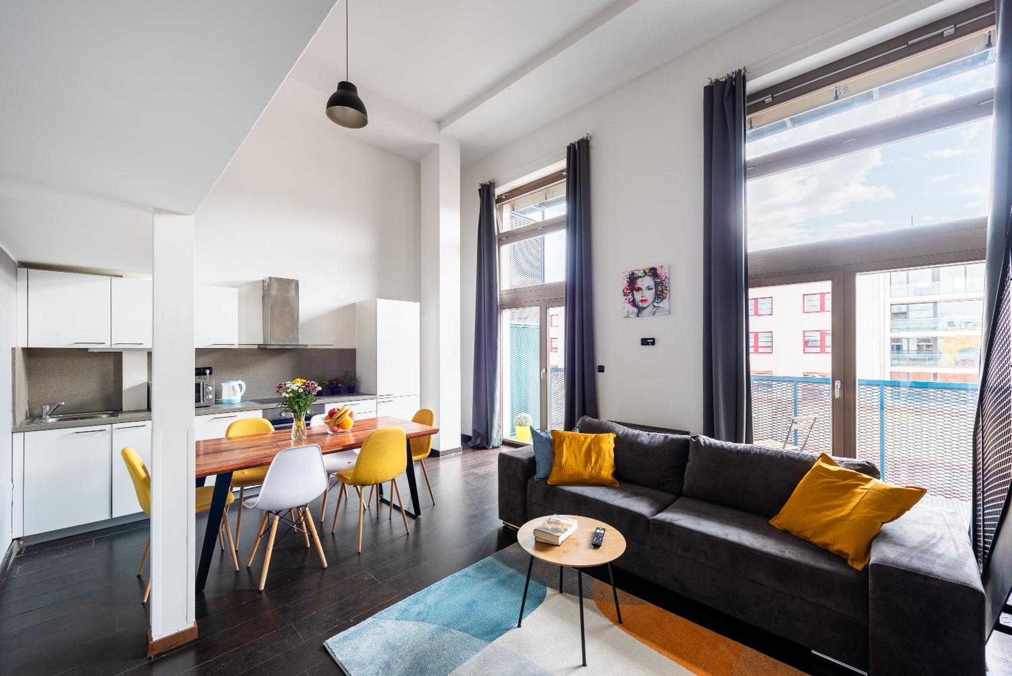 2-Level Apartments On Krizikova Near The Metro 프라하 외부 사진