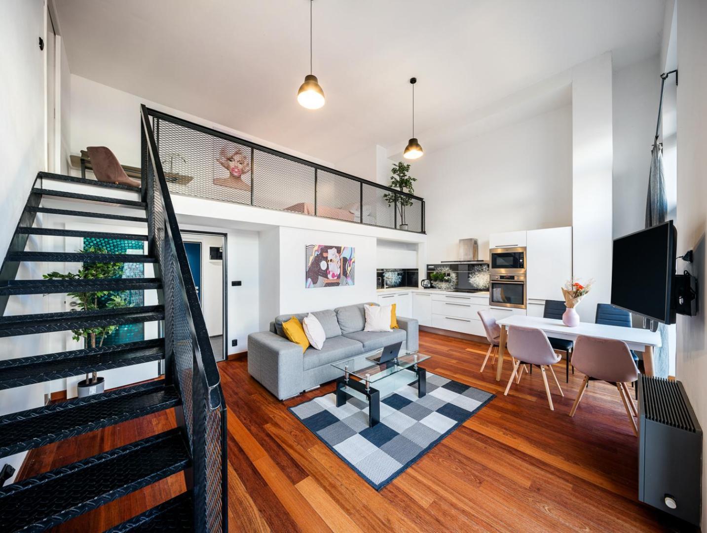 2-Level Apartments On Krizikova Near The Metro 프라하 외부 사진
