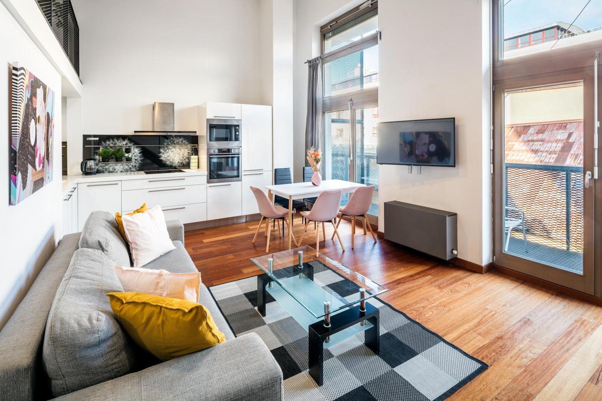 2-Level Apartments On Krizikova Near The Metro 프라하 외부 사진