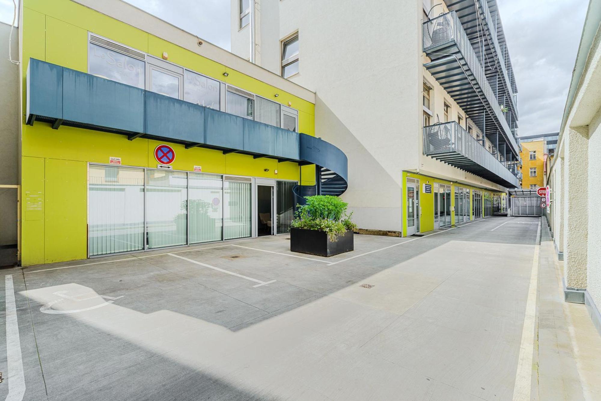 2-Level Apartments On Krizikova Near The Metro 프라하 외부 사진