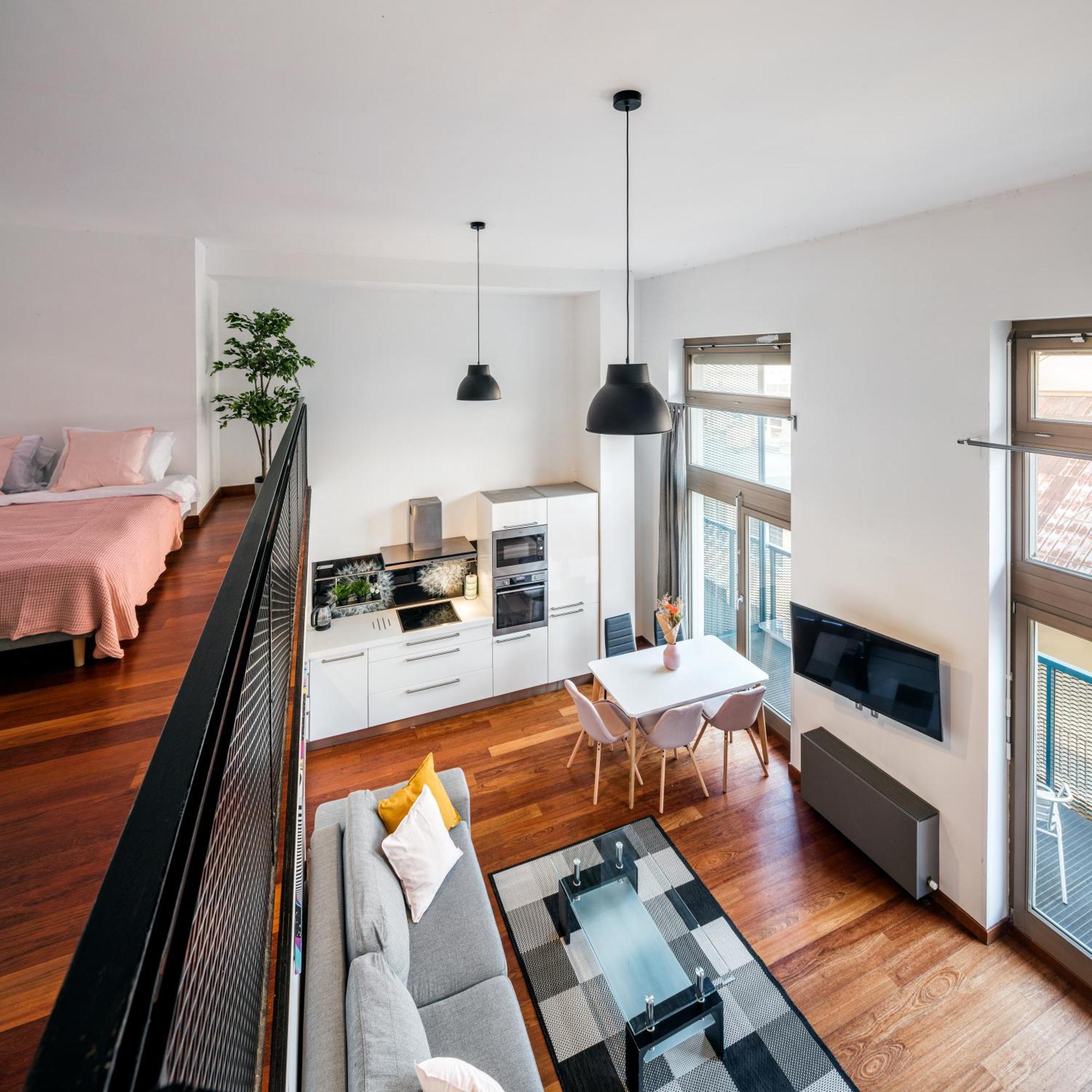 2-Level Apartments On Krizikova Near The Metro 프라하 외부 사진